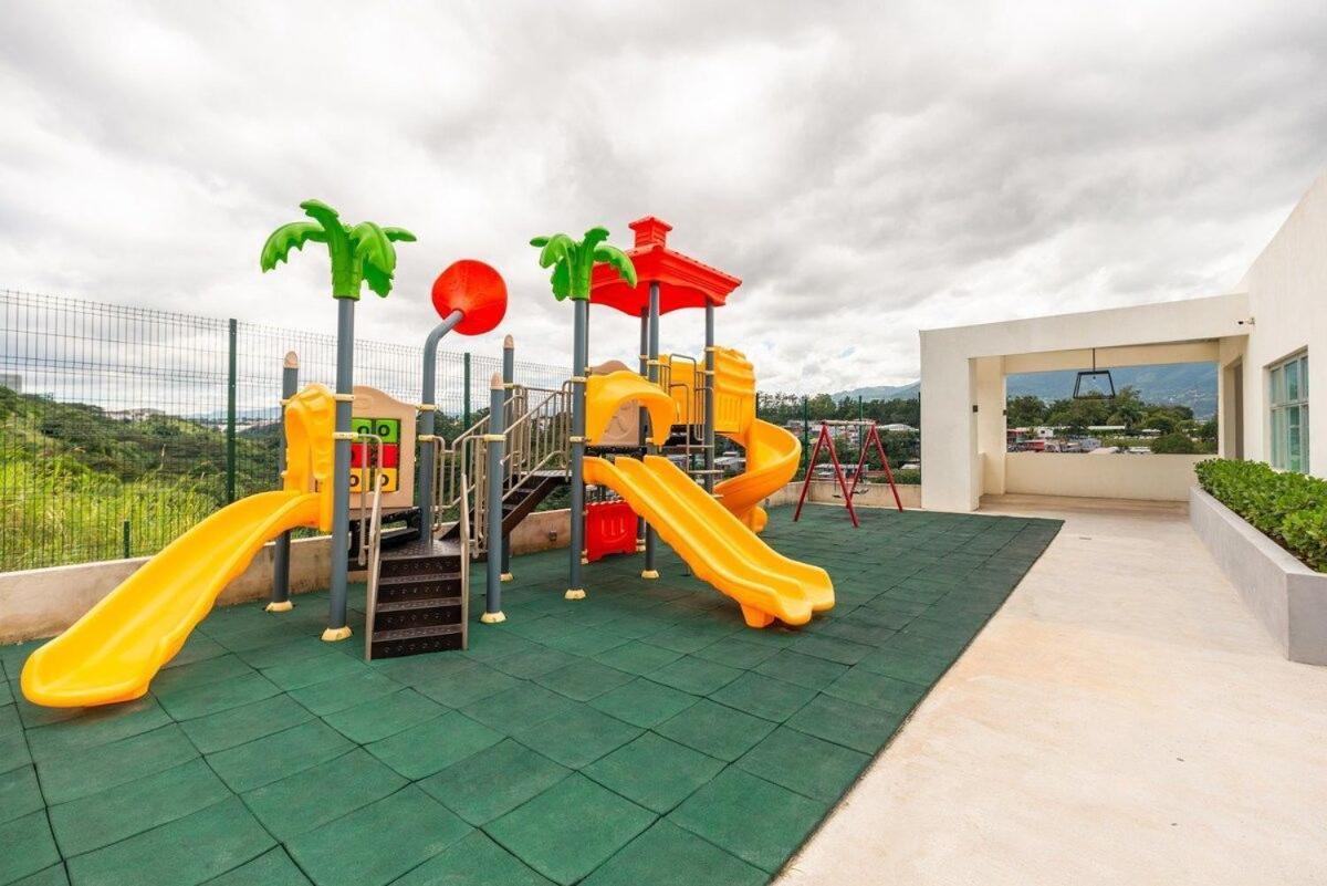 Boho Chic, Apart- Condo Cerca De Sjo Intl Airport Ередия Екстериор снимка