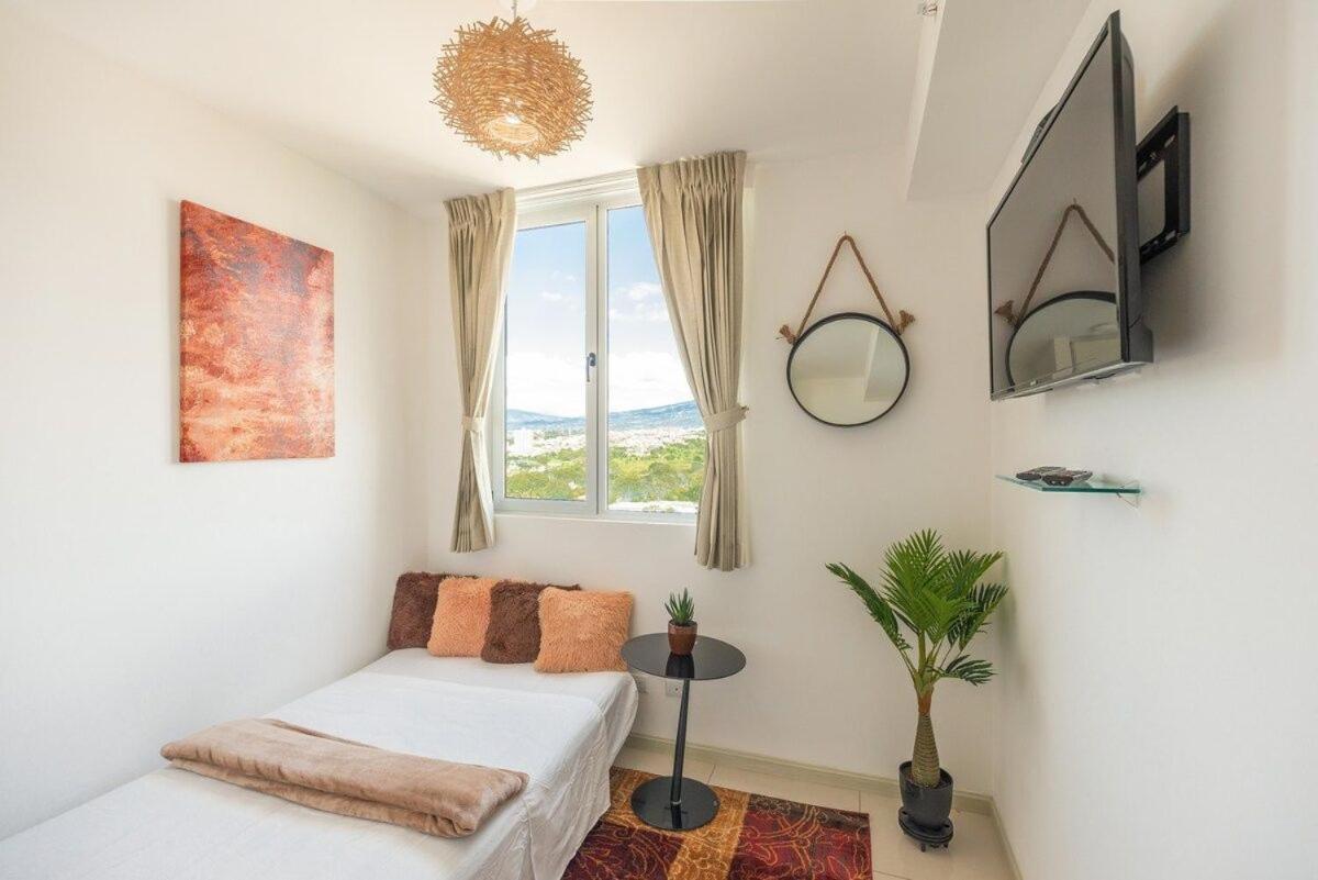 Boho Chic, Apart- Condo Cerca De Sjo Intl Airport Ередия Екстериор снимка