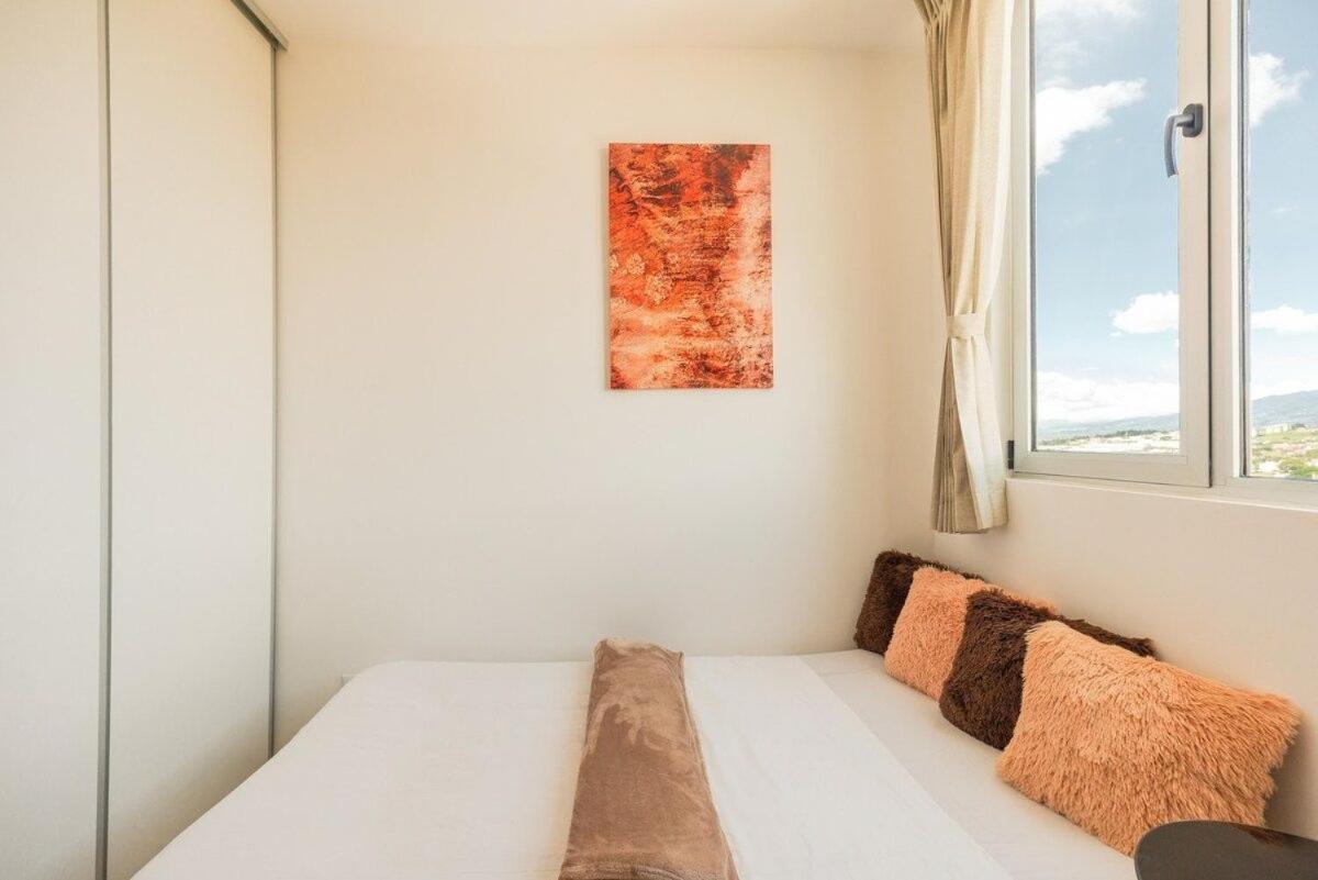 Boho Chic, Apart- Condo Cerca De Sjo Intl Airport Ередия Екстериор снимка