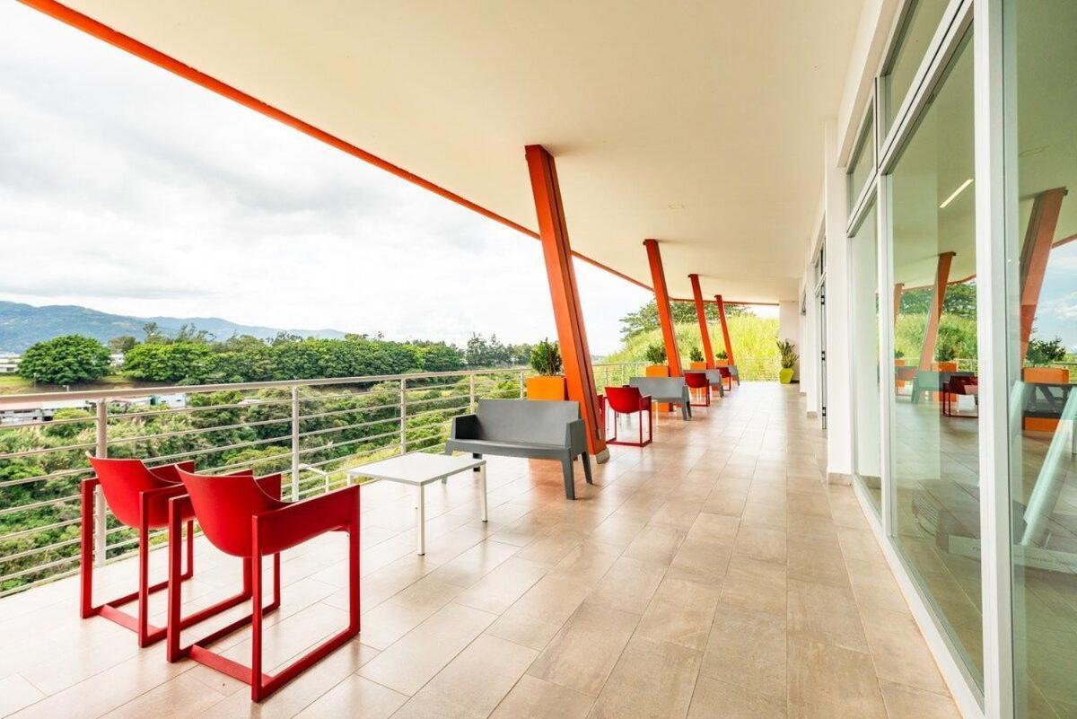 Boho Chic, Apart- Condo Cerca De Sjo Intl Airport Ередия Екстериор снимка